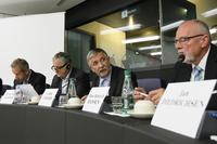 Keine Annäherung bei Bürgerinitiative: Direktor der Europäischen Kommission stellte sich kritischen Fragen im Parlament