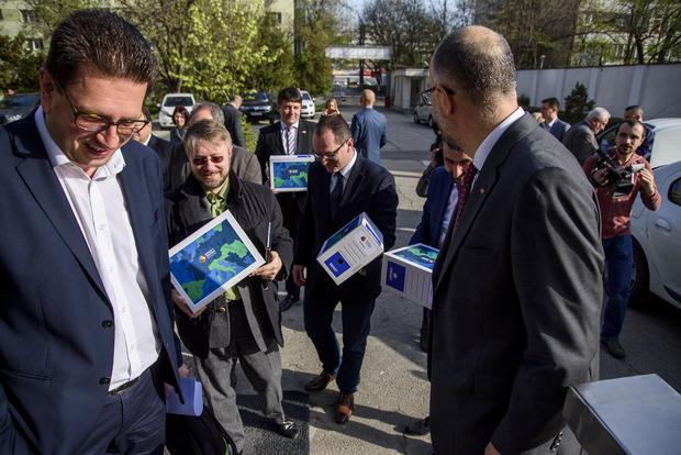 Minority SafePack: több mint háromszázezer aláírást iktatott Bukarestben az RMDSZ és a FUEN 