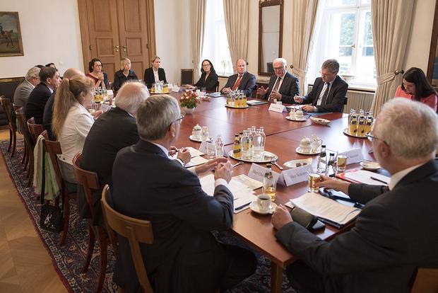 The German Minority Council (Minderheitenrat) met with the Federal President of Germany in the Bellevue Castle: „Minority politics is peace politics - this needs to be realised more consciously in public!“ 